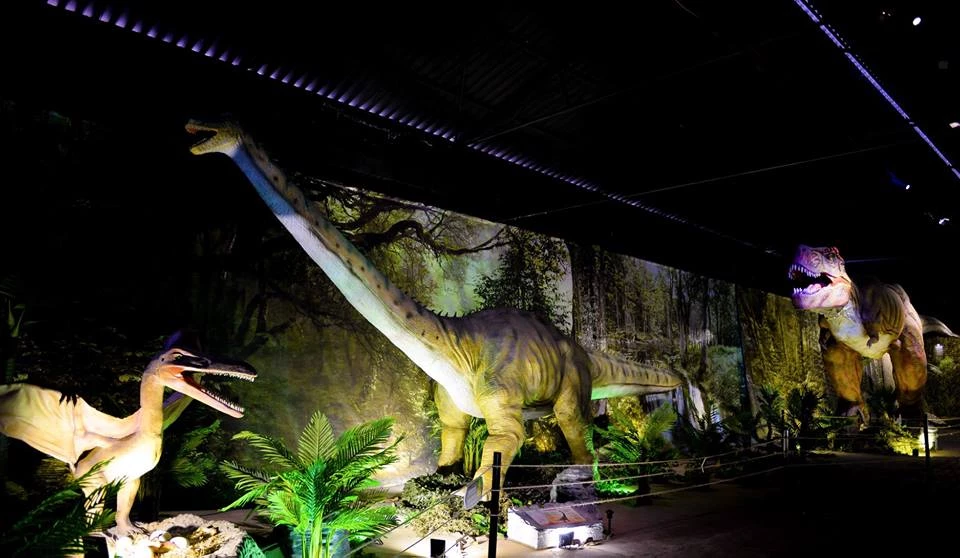 Ένα εντυπωσιακό θεματικό πάρκο δεινοσαύρων μόλις άνοιξε τις πύλες του στην Αθήνα